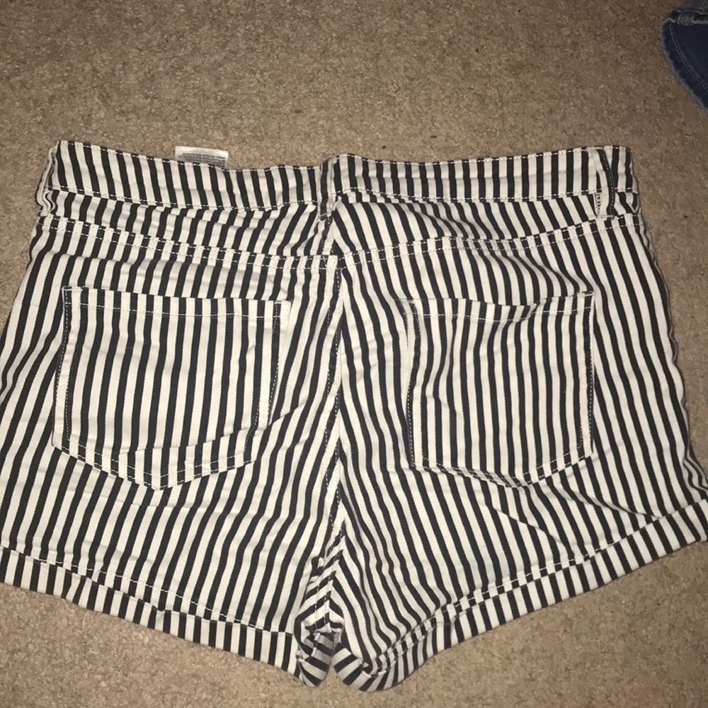 h&m striped shorts - Picture 2 of 3